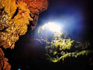 Lueur à la sortie d'un tunnel à La Réunion